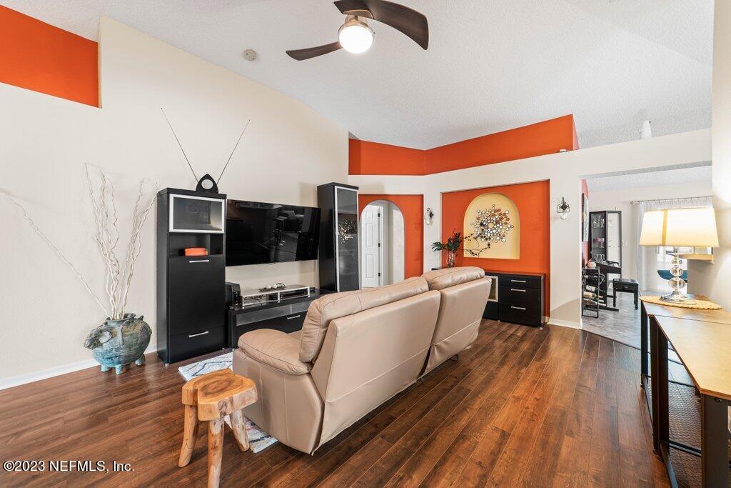 9128 HAMPTON COVE CT S