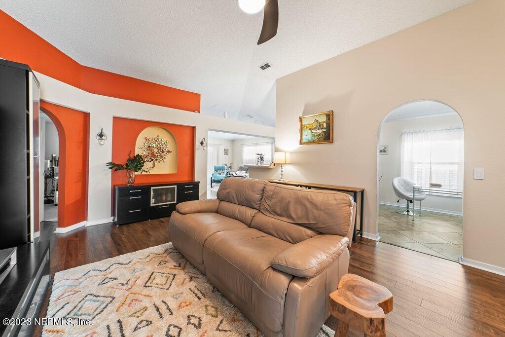 9128 HAMPTON COVE CT S