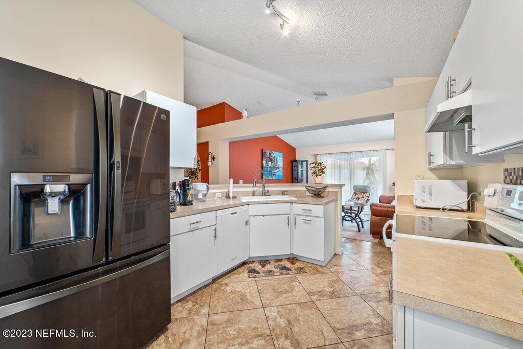 9128 HAMPTON COVE CT S