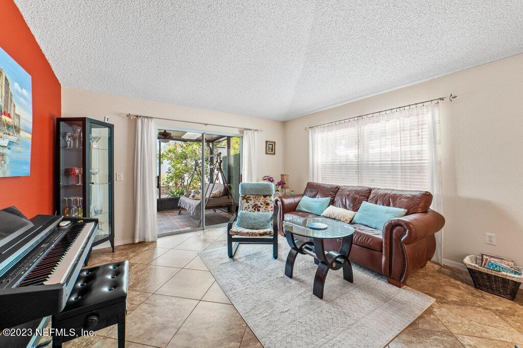 9128 HAMPTON COVE CT S