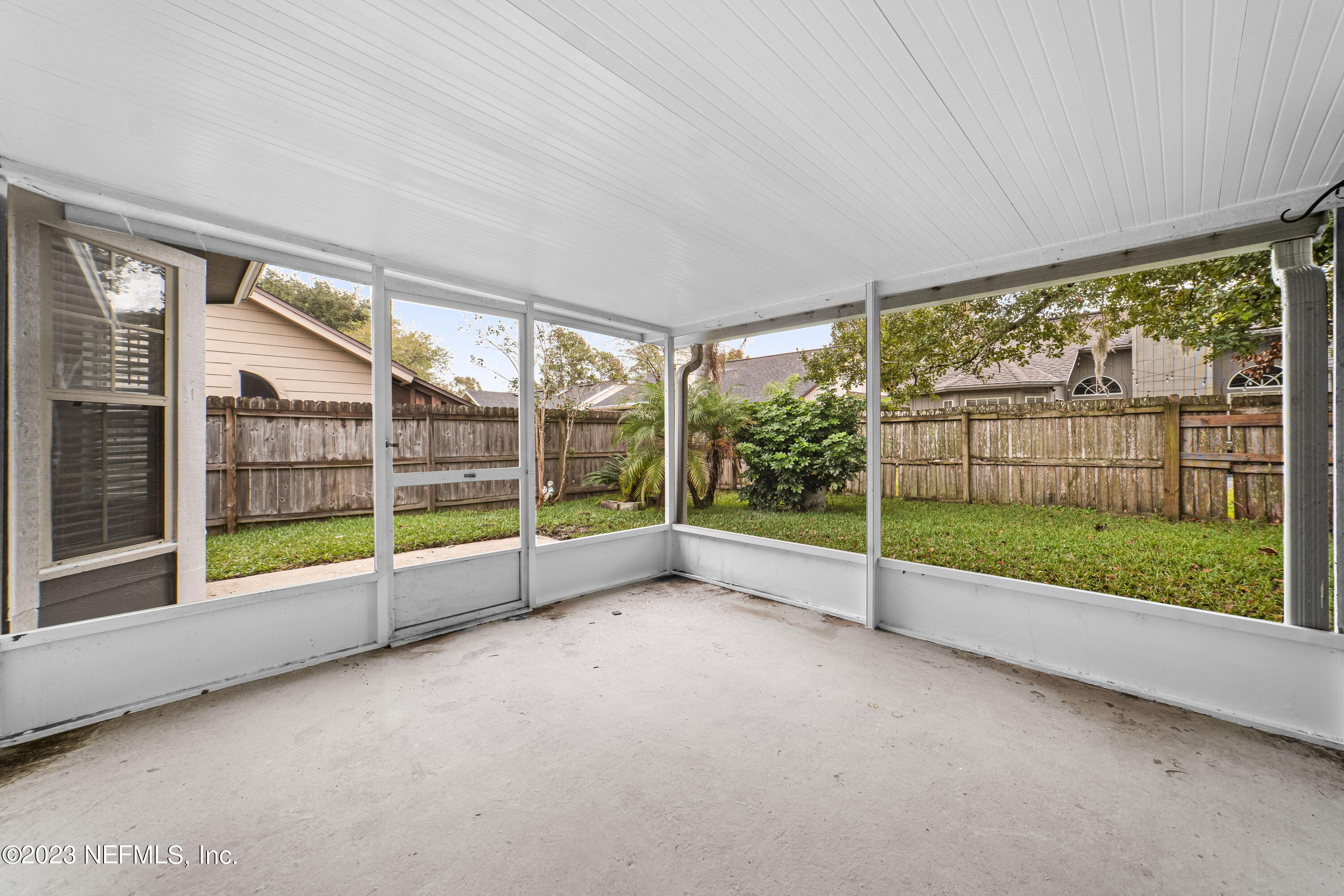 8829 NATURE VIEW LN W