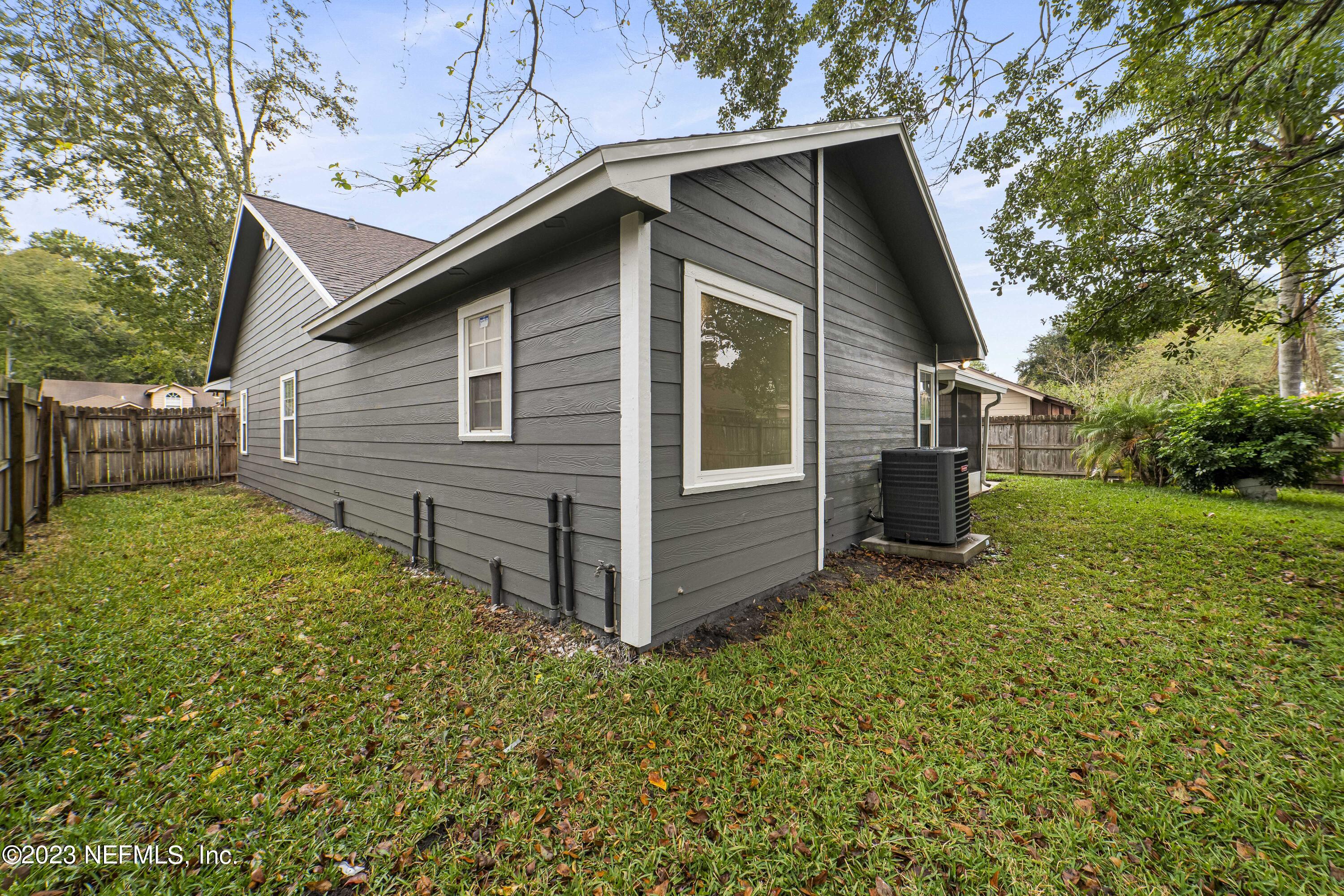 8829 NATURE VIEW LN W