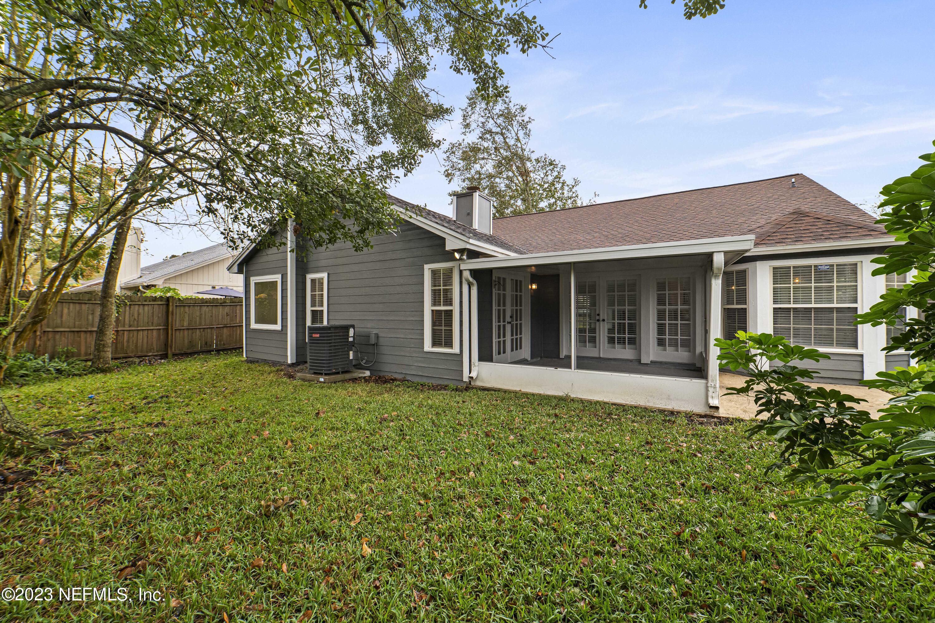 8829 NATURE VIEW LN W