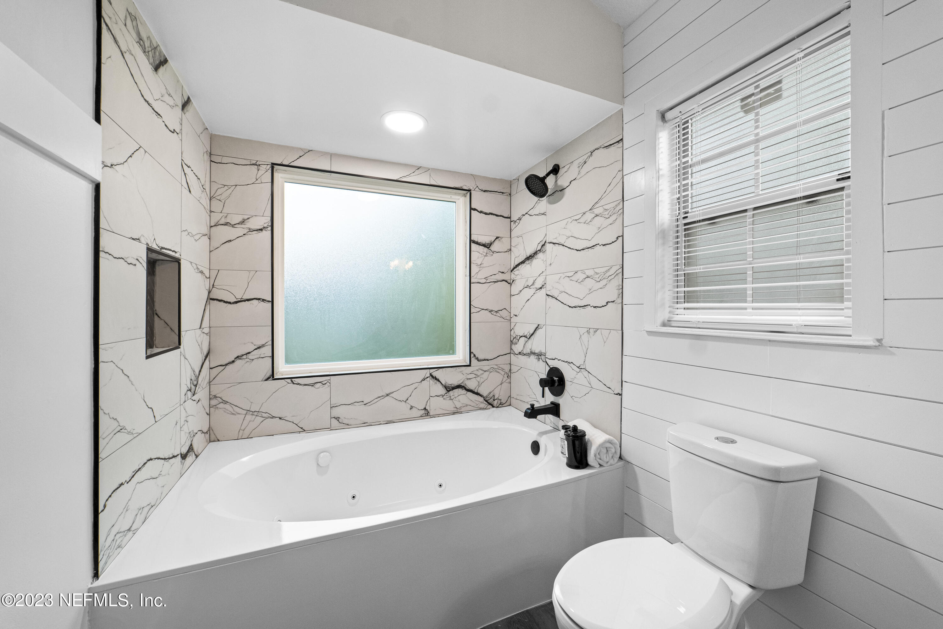 8829 NATURE VIEW LN W