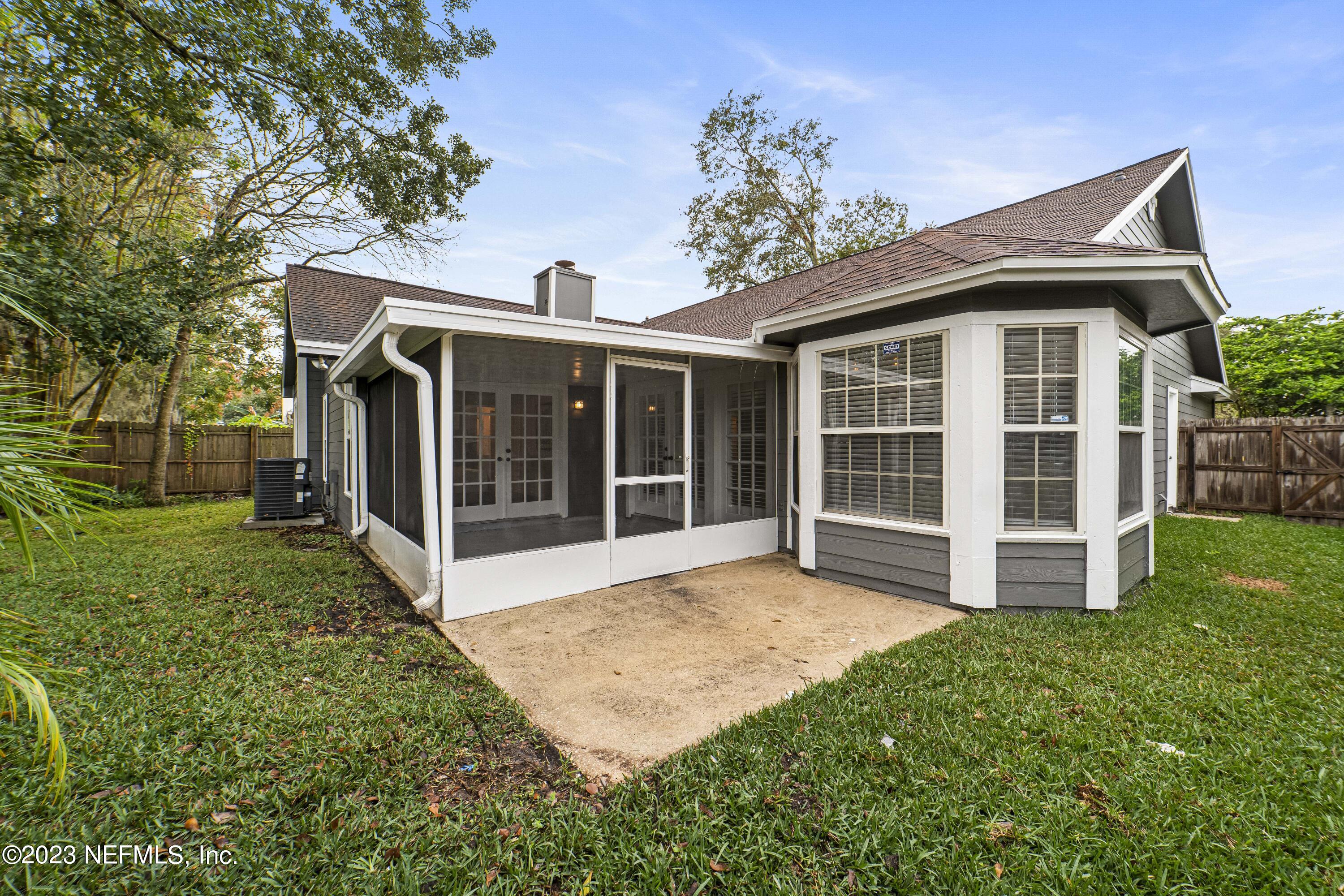 8829 NATURE VIEW LN W