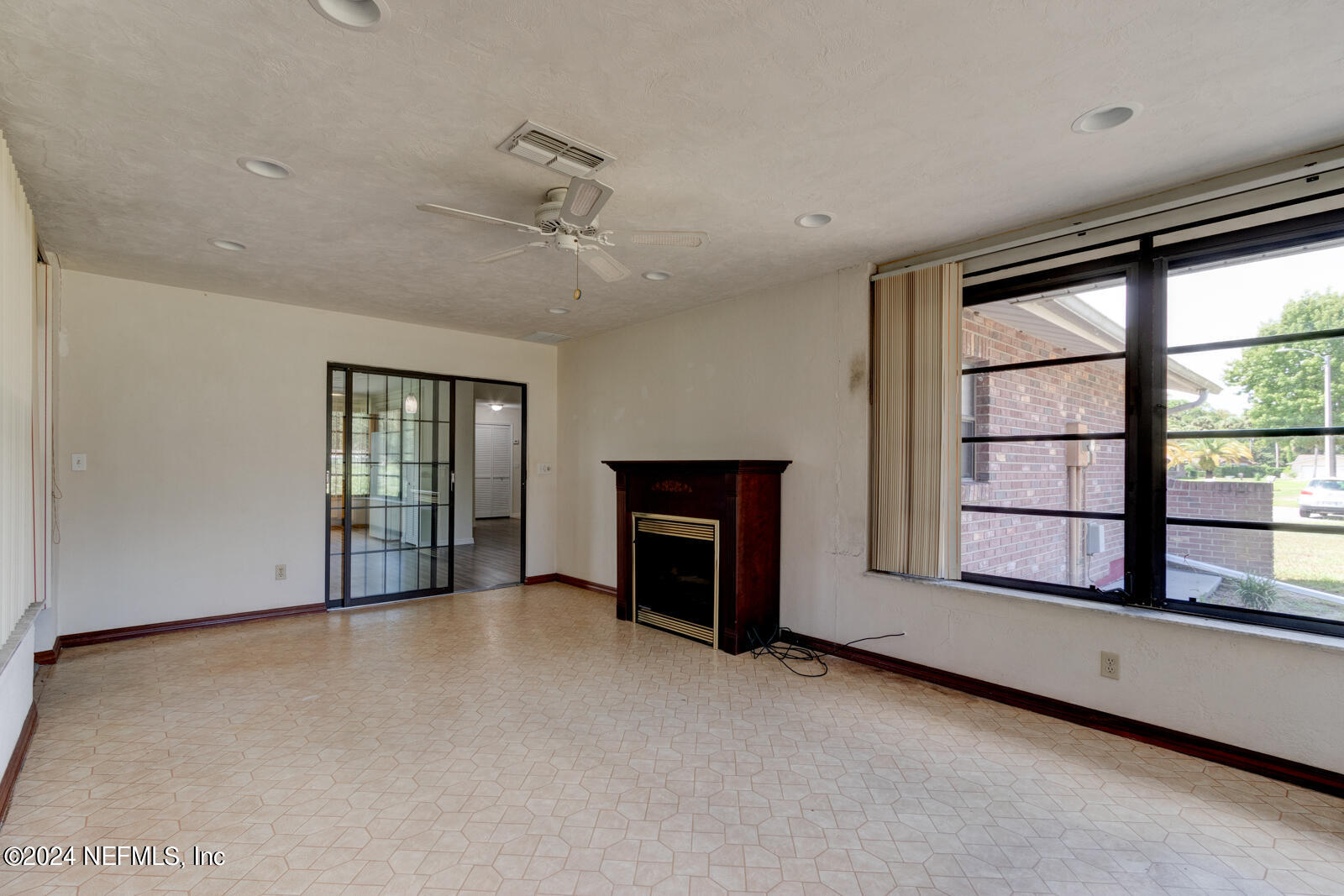 112 KINGS POINT Court