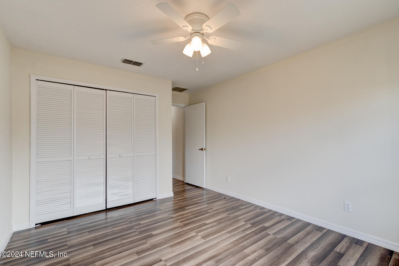 112 KINGS POINT Court