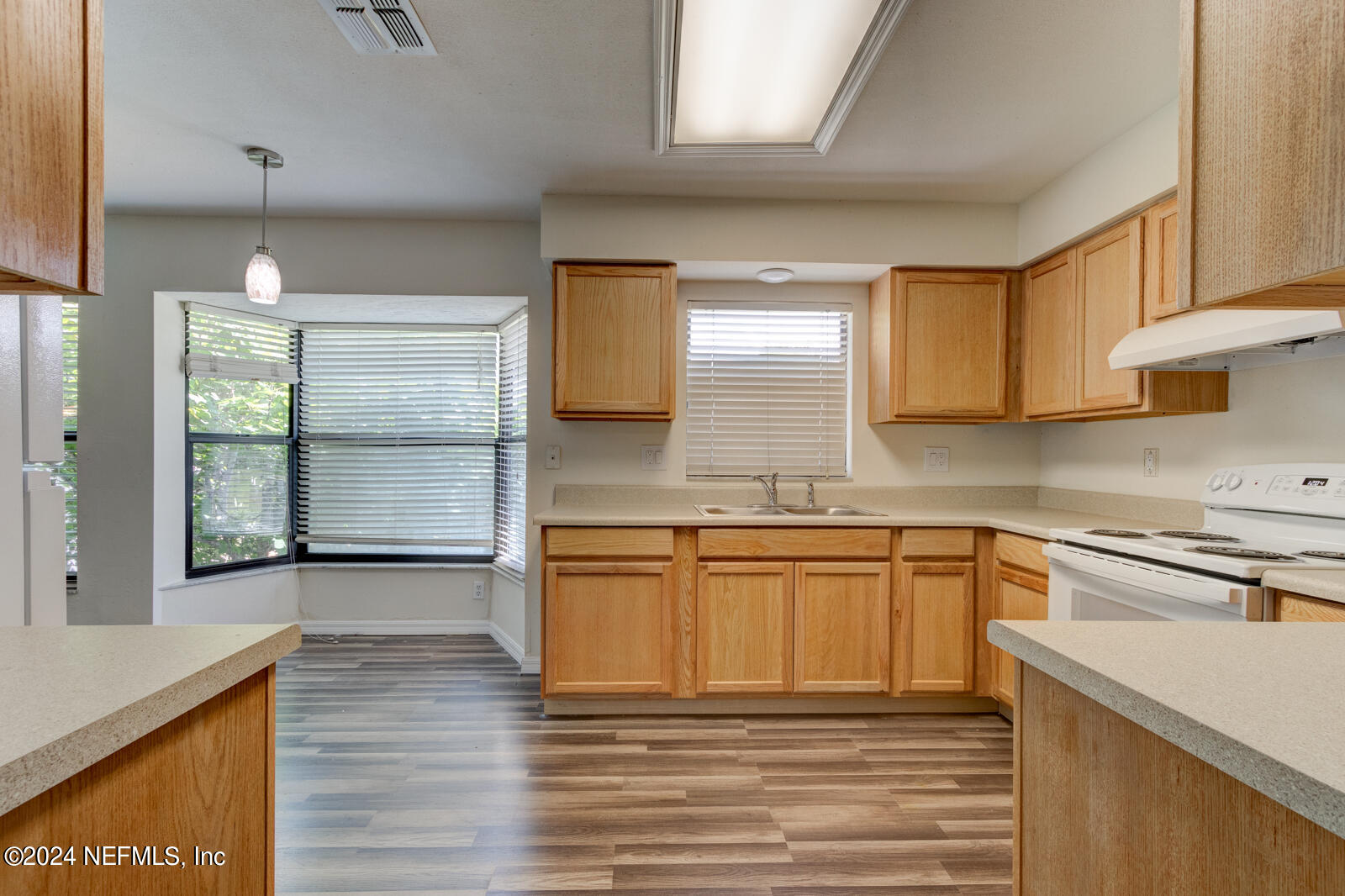 112 KINGS POINT Court