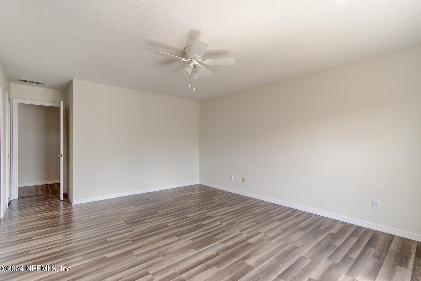 112 KINGS POINT Court