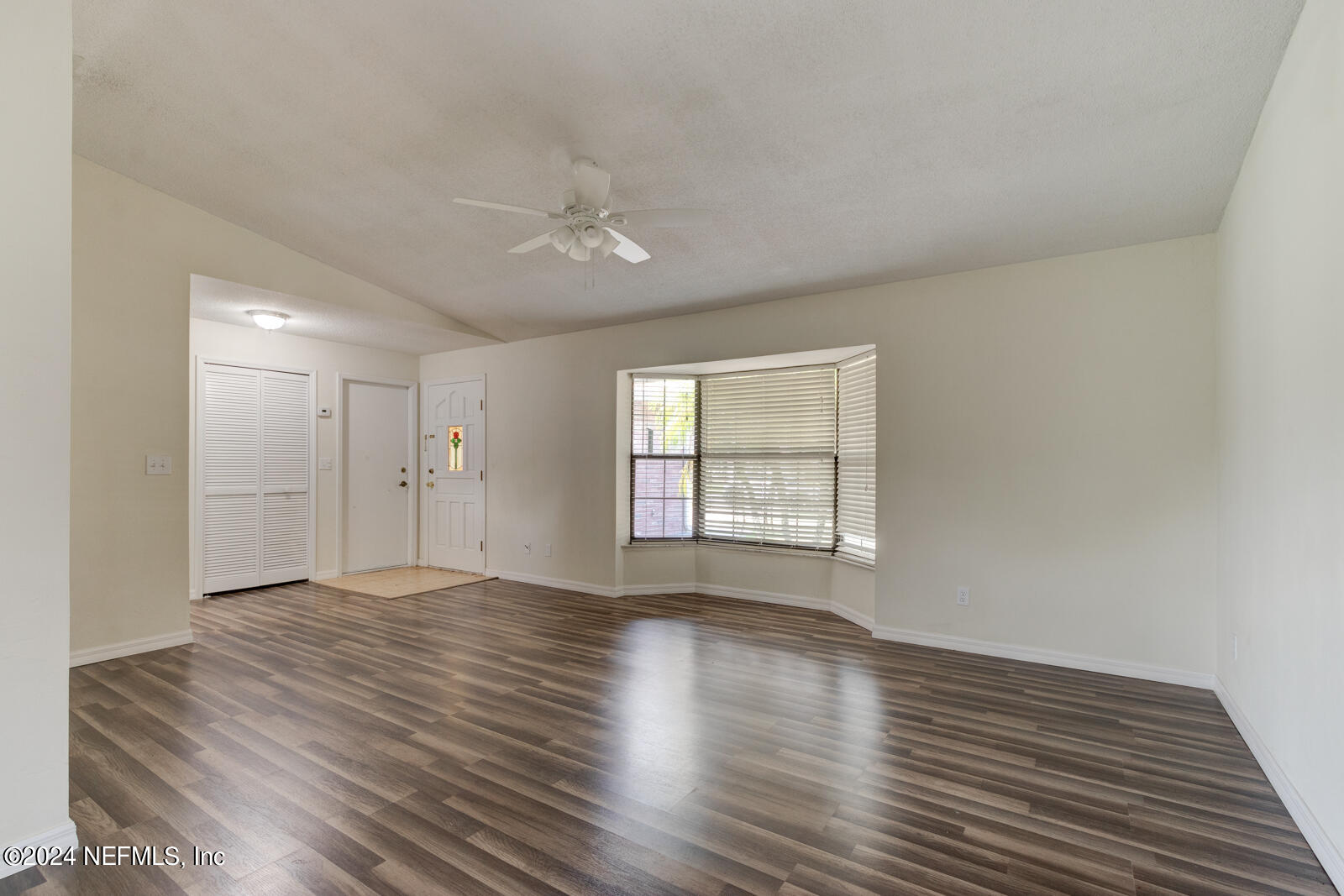 112 KINGS POINT Court