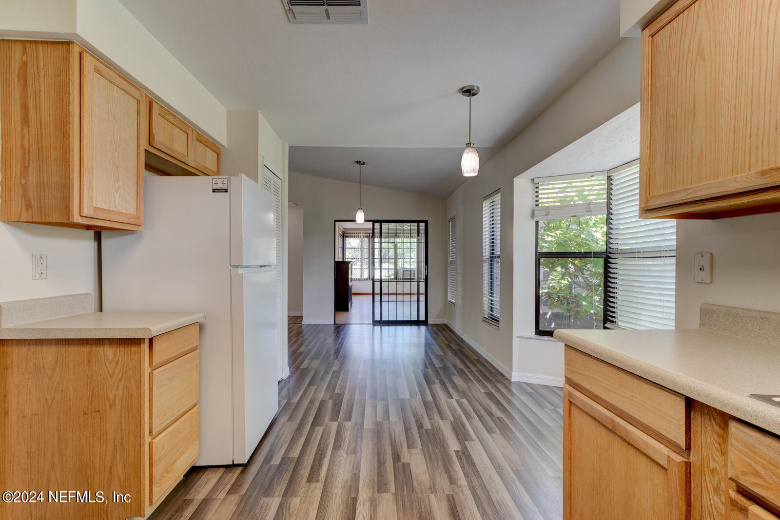 112 KINGS POINT Court