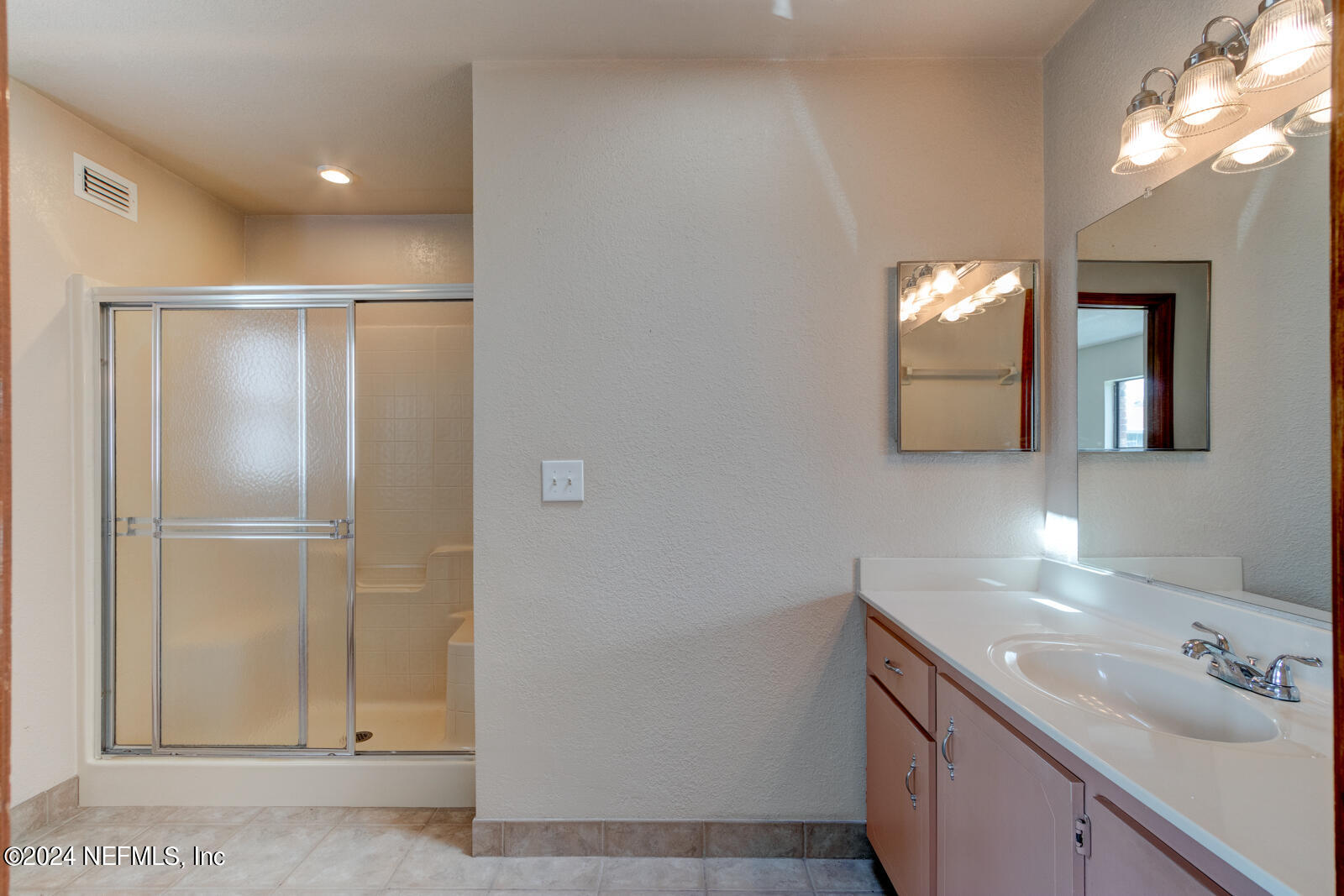 112 KINGS POINT Court