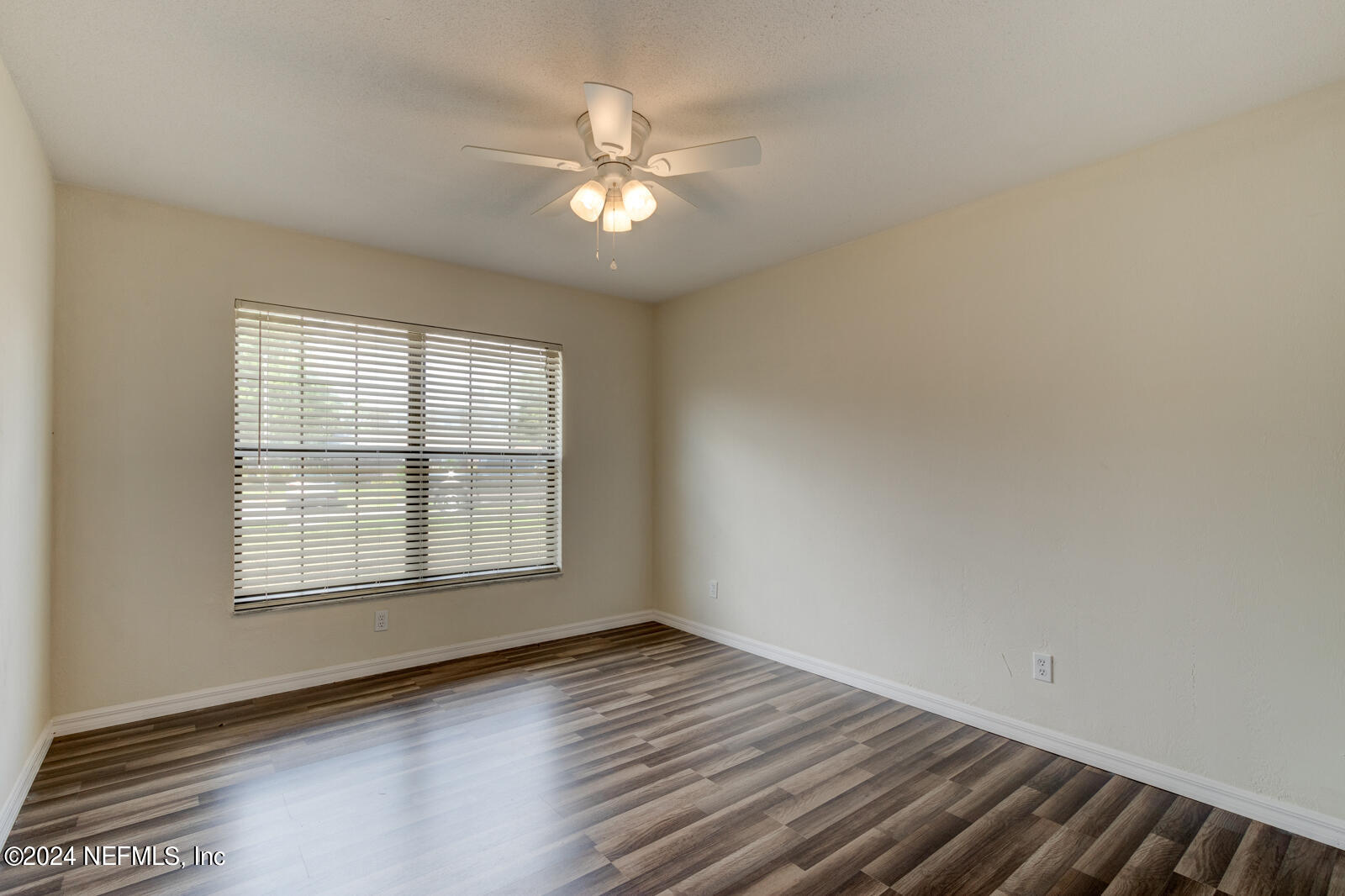 112 KINGS POINT Court
