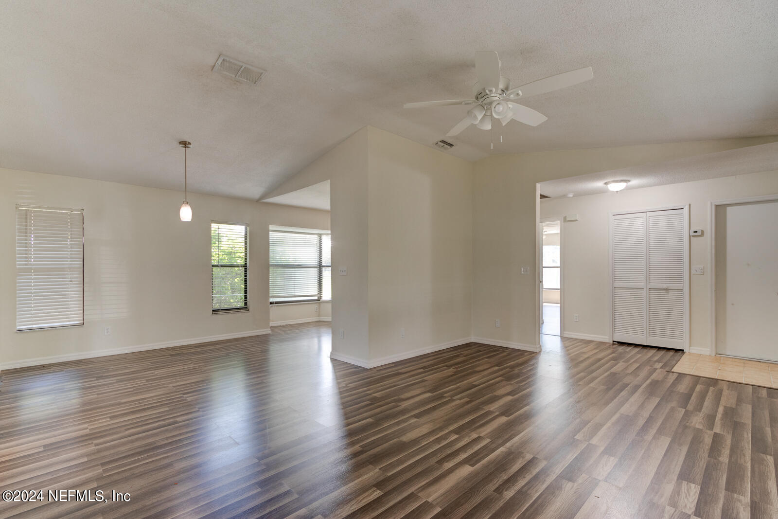 112 KINGS POINT Court