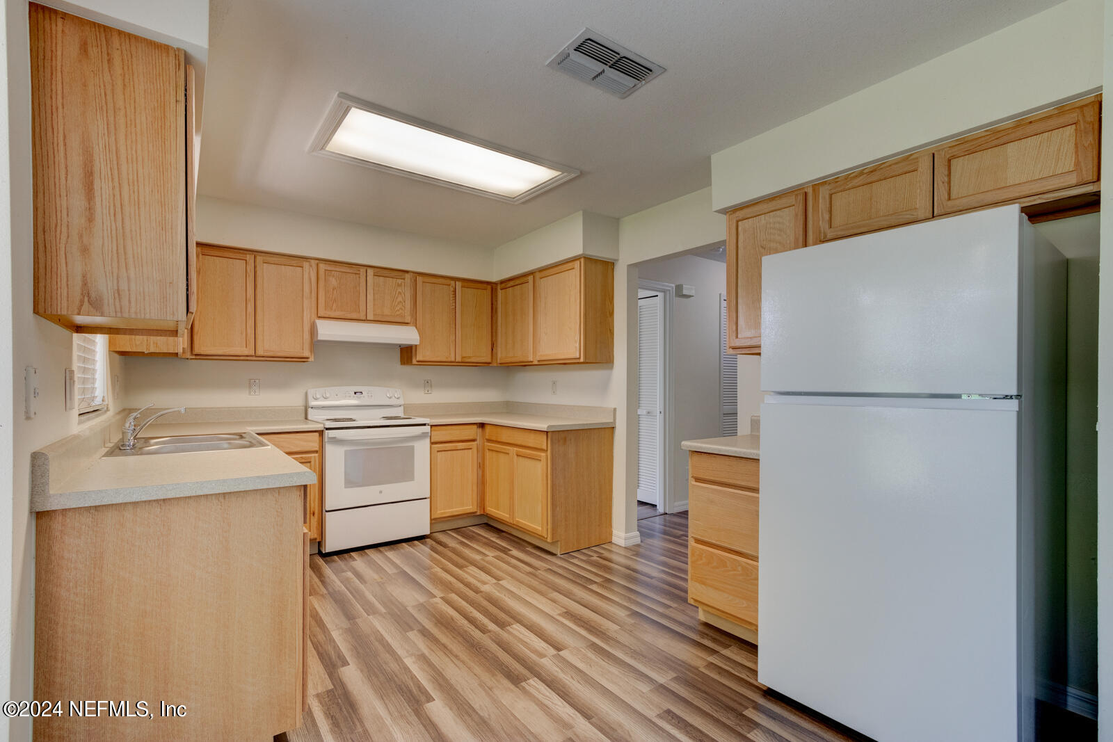 112 KINGS POINT Court