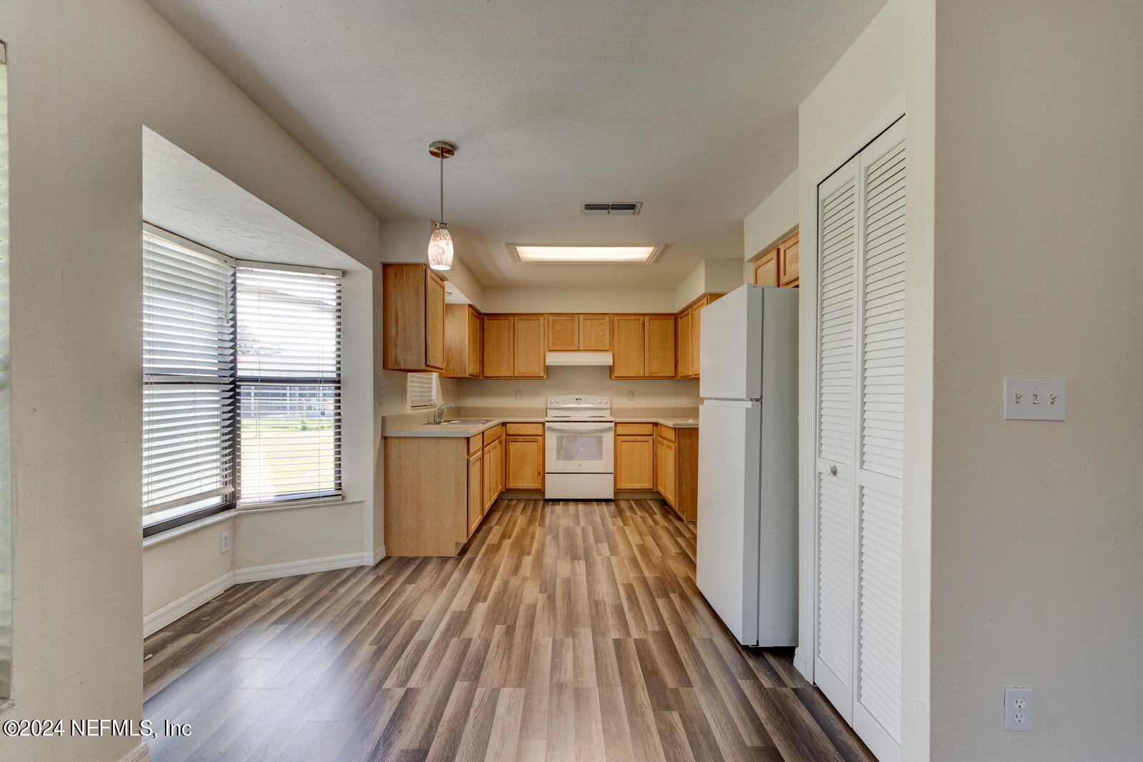 112 KINGS POINT Court