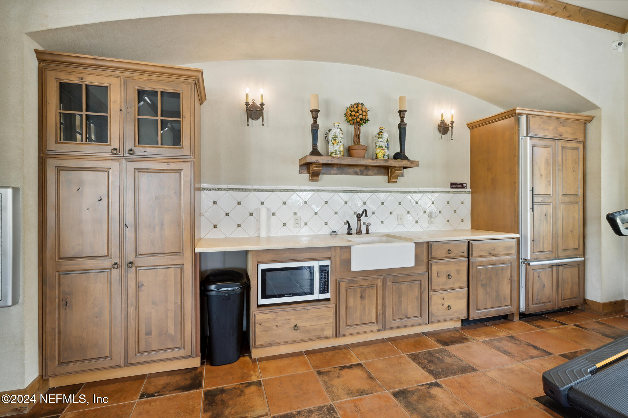 461 SERVIA Drive