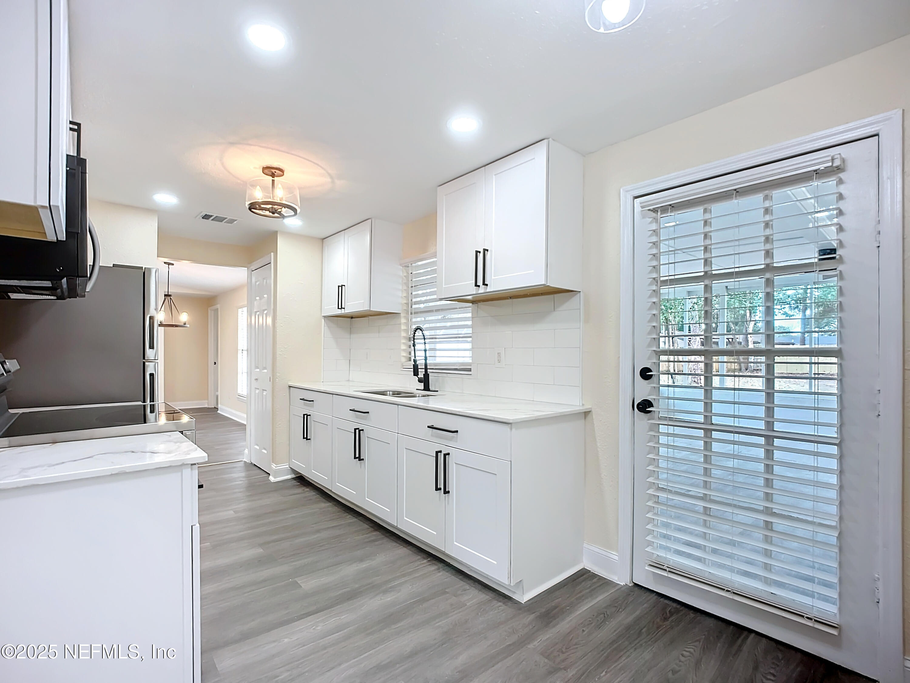 8140 JEANWOOD Drive