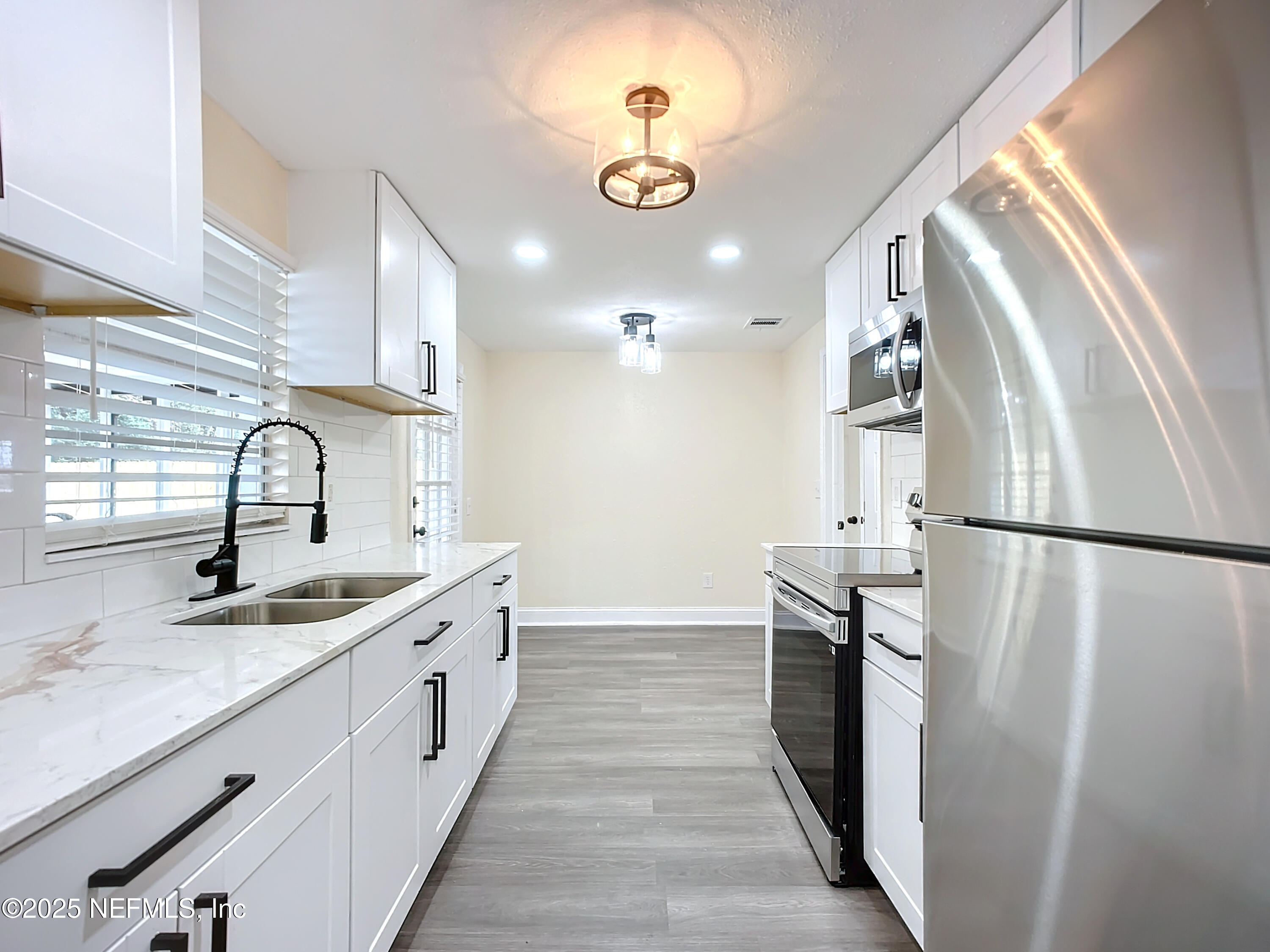 8140 JEANWOOD Drive