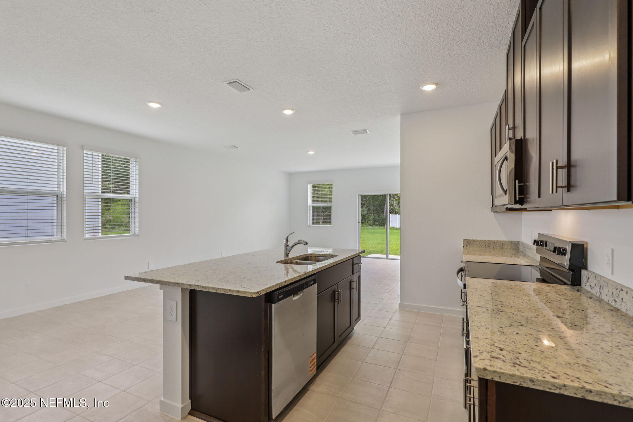 7351 QUEENSGATE Circle