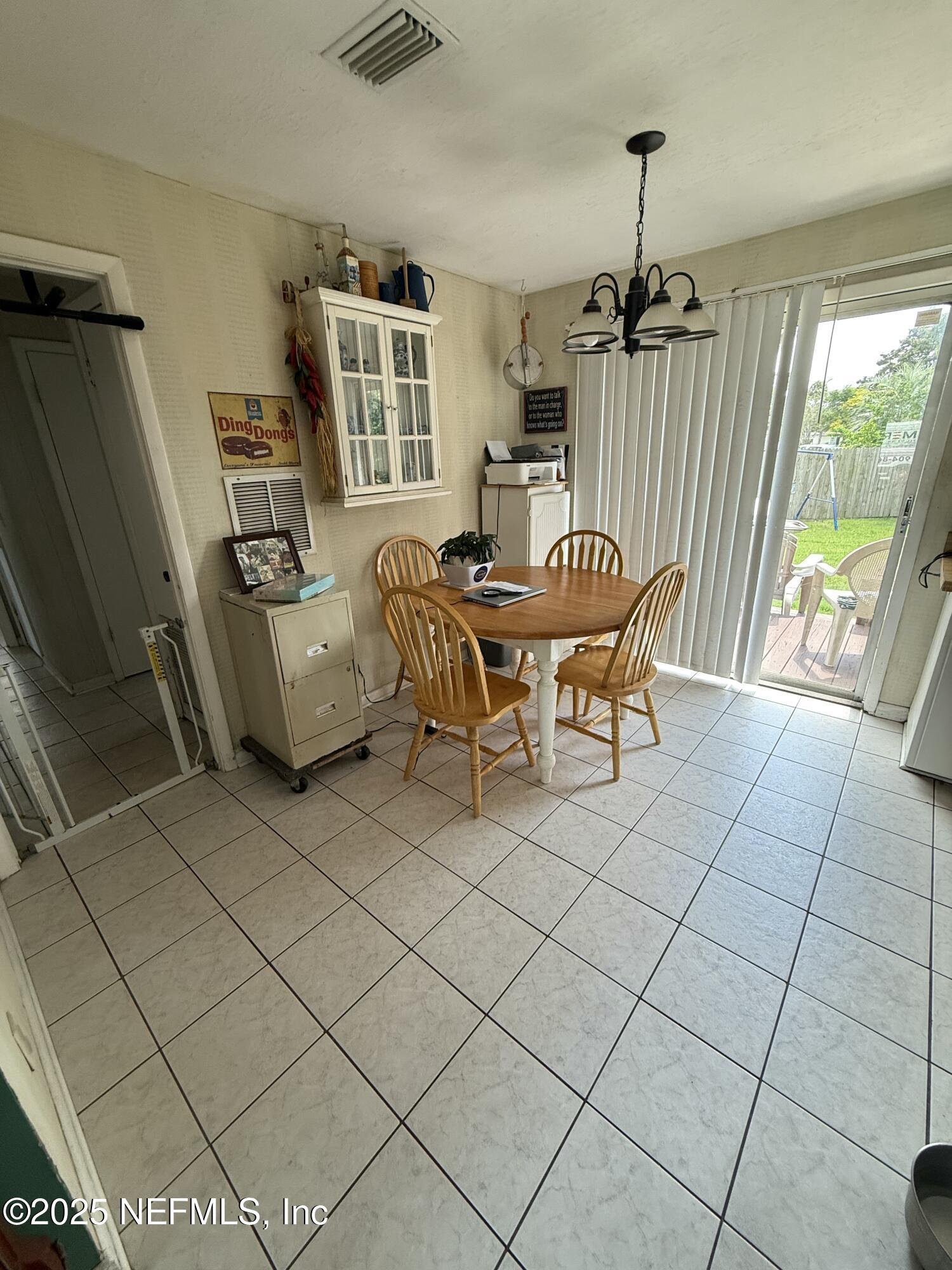 850 HOLLY Drive