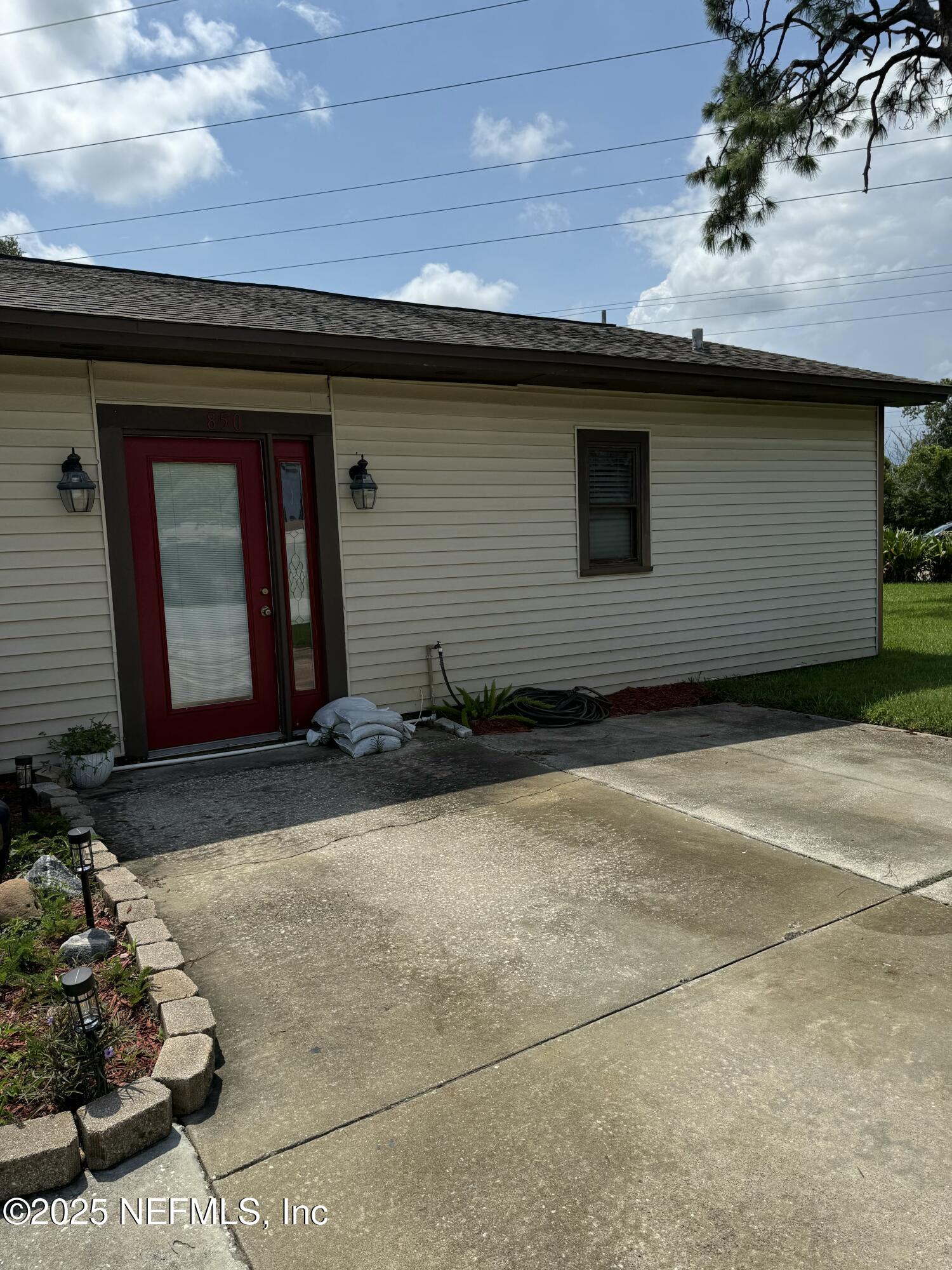 850 HOLLY Drive