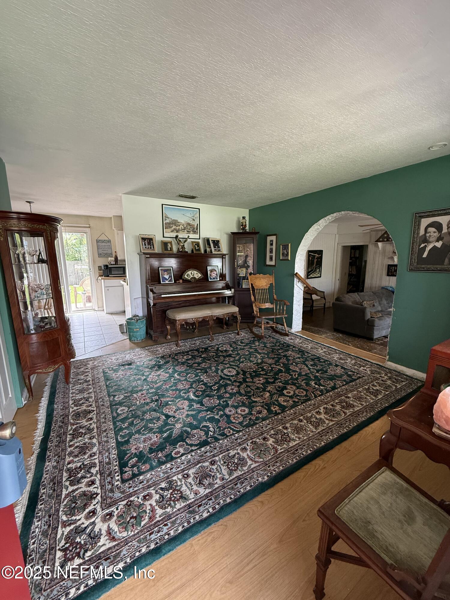 850 HOLLY Drive