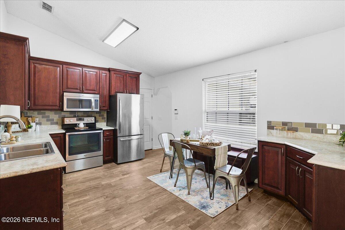 425 3RD Street W