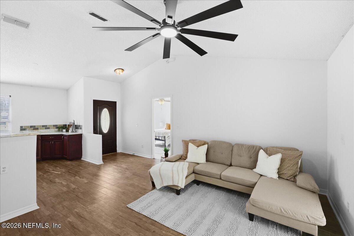 425 3RD Street W