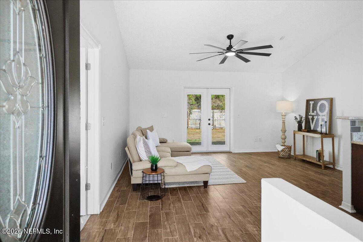 425 3RD Street W
