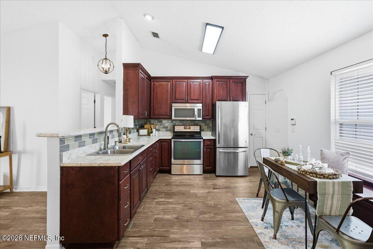 425 3RD Street W