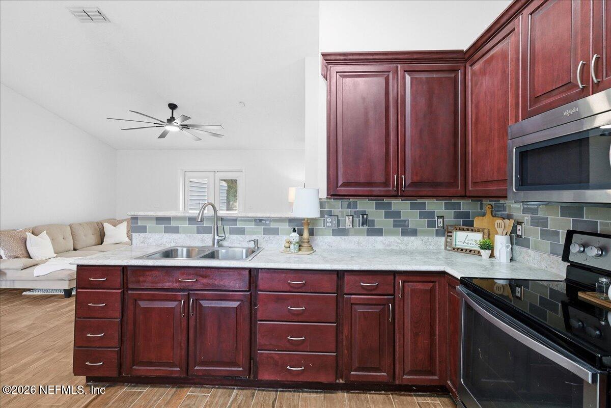 425 3RD Street W