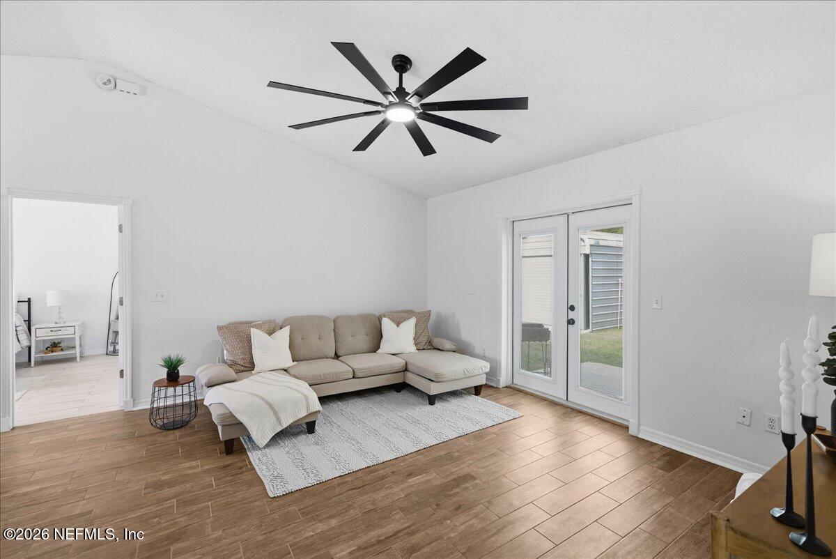 425 3RD Street W