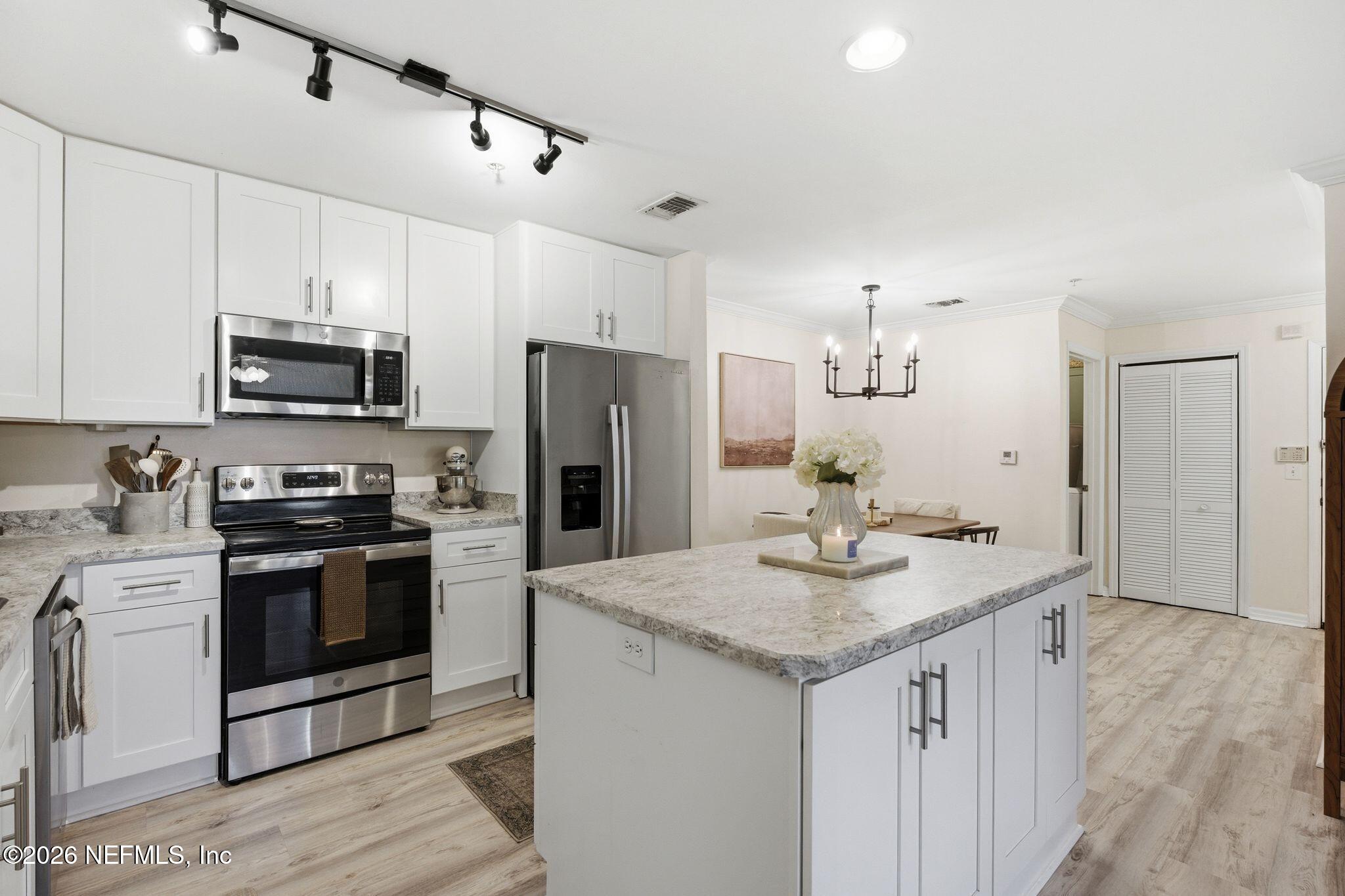 3591 KERNAN Boulevard S 812
