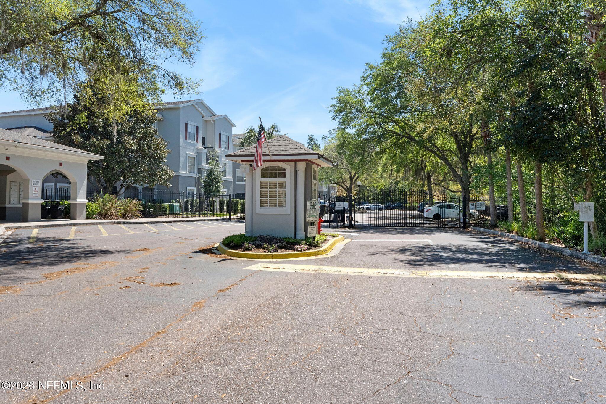 3591 KERNAN Boulevard S 812