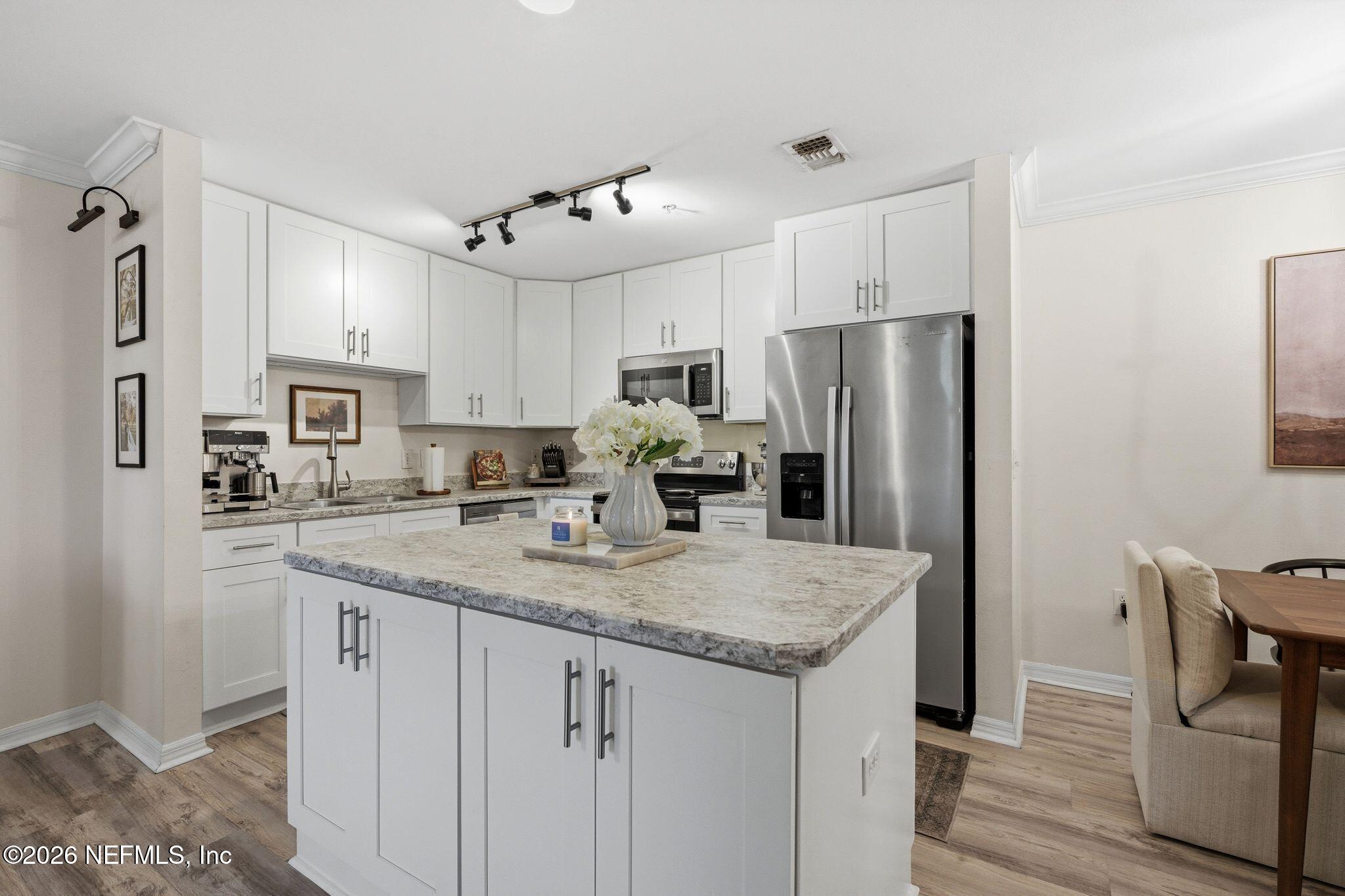 3591 KERNAN Boulevard S 812