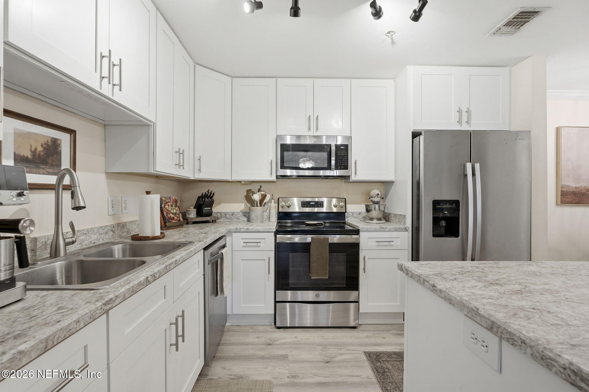 3591 KERNAN Boulevard S 812
