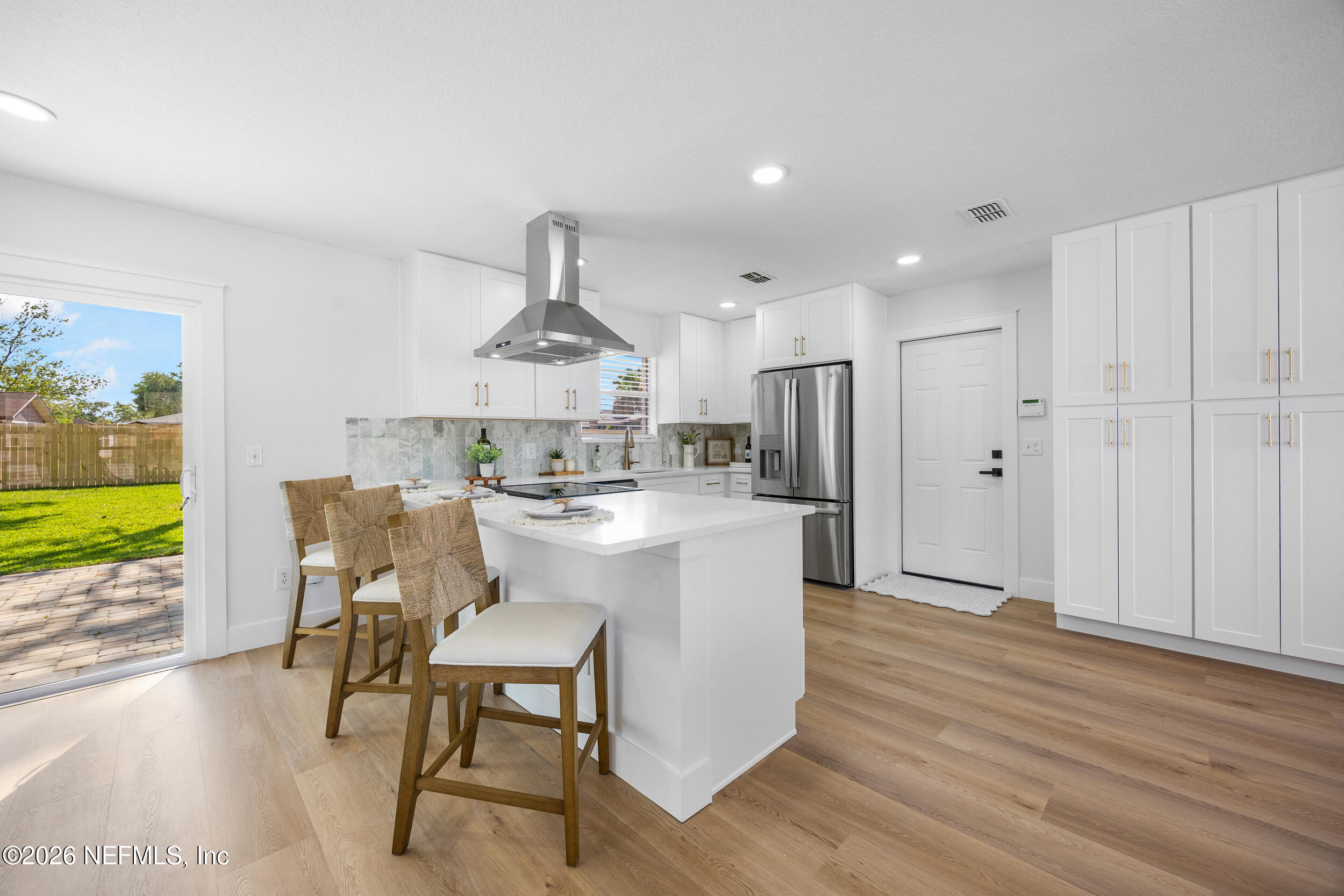 9062 MOORGATE Court