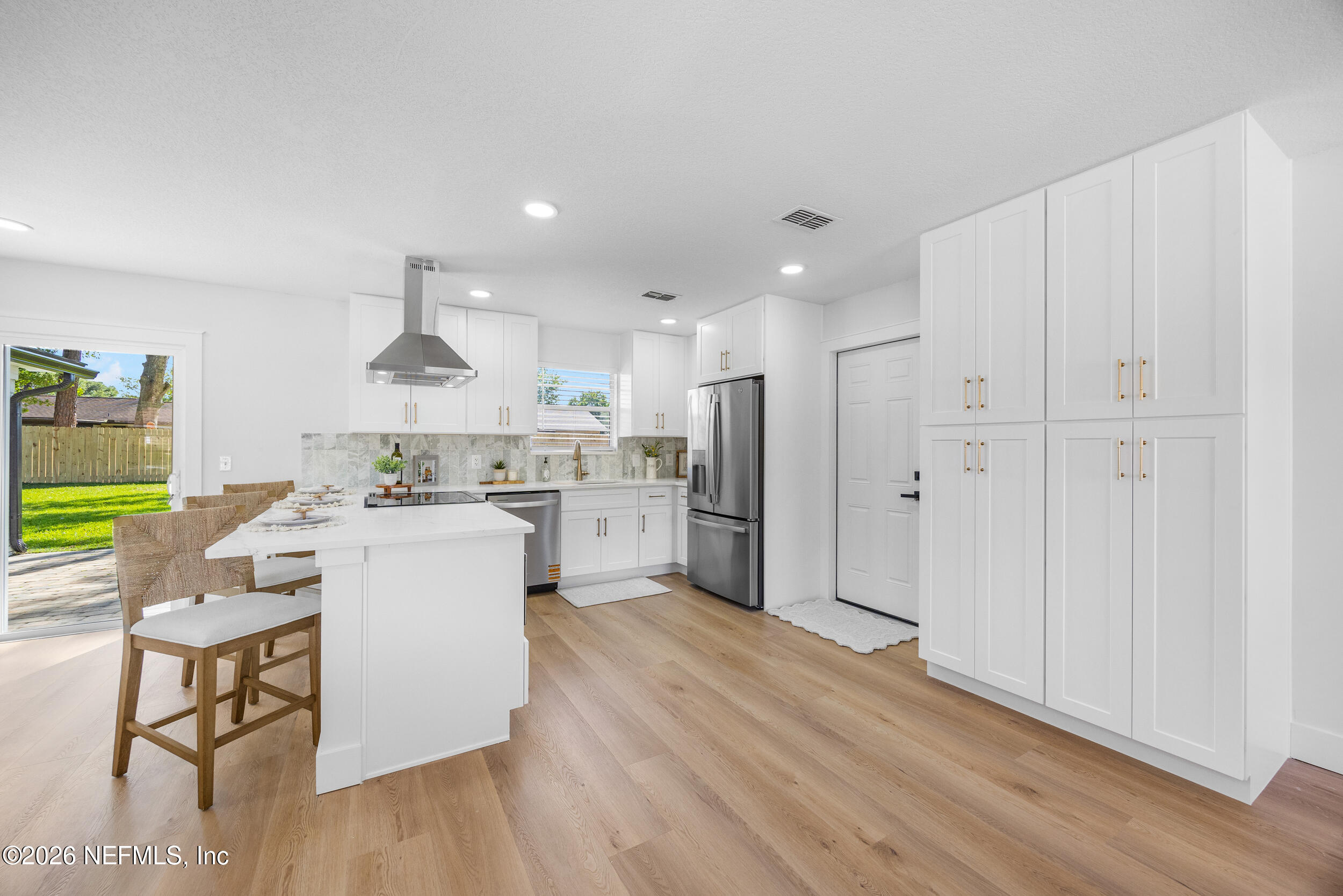 9062 MOORGATE Court