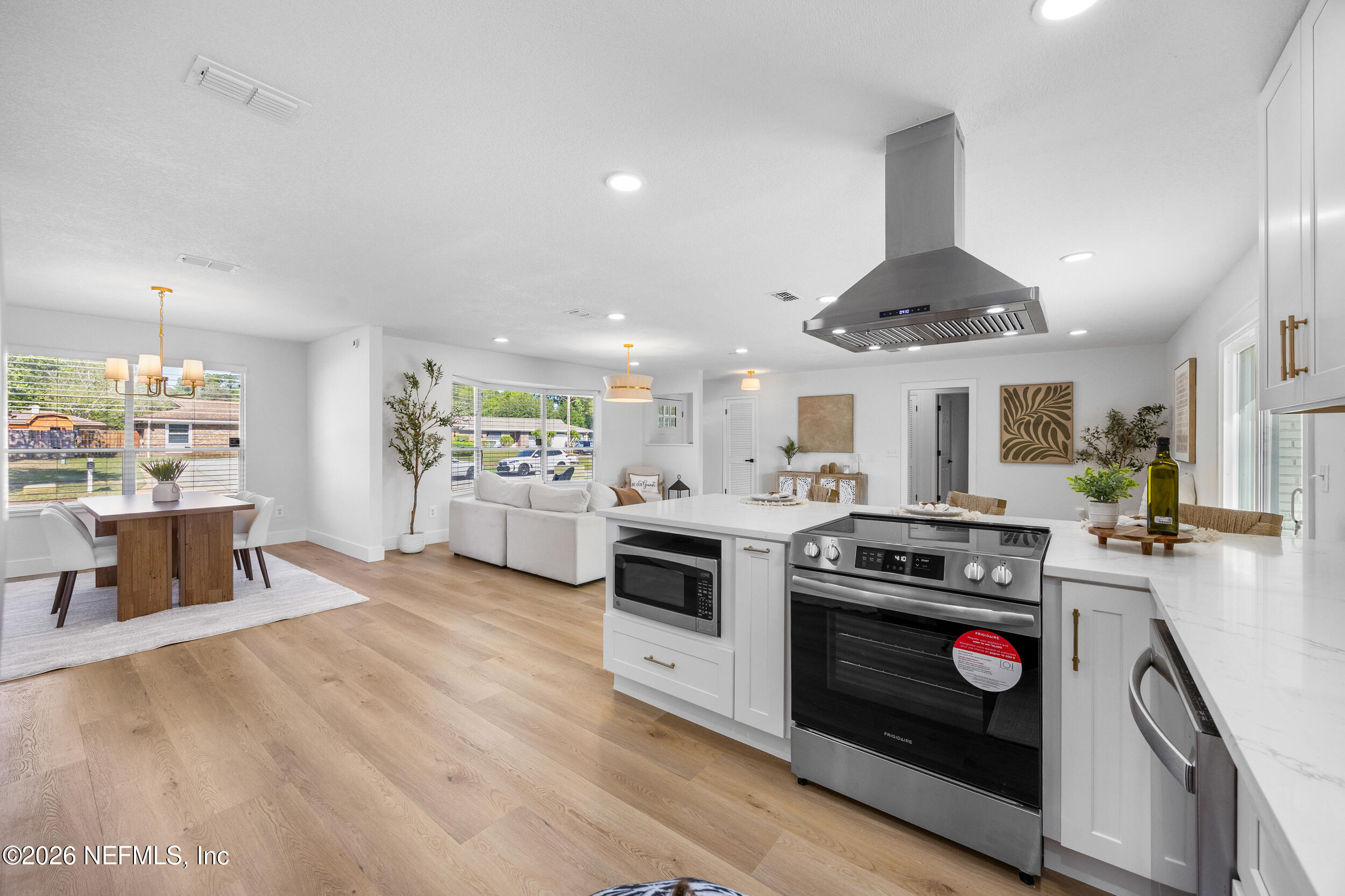 9062 MOORGATE Court