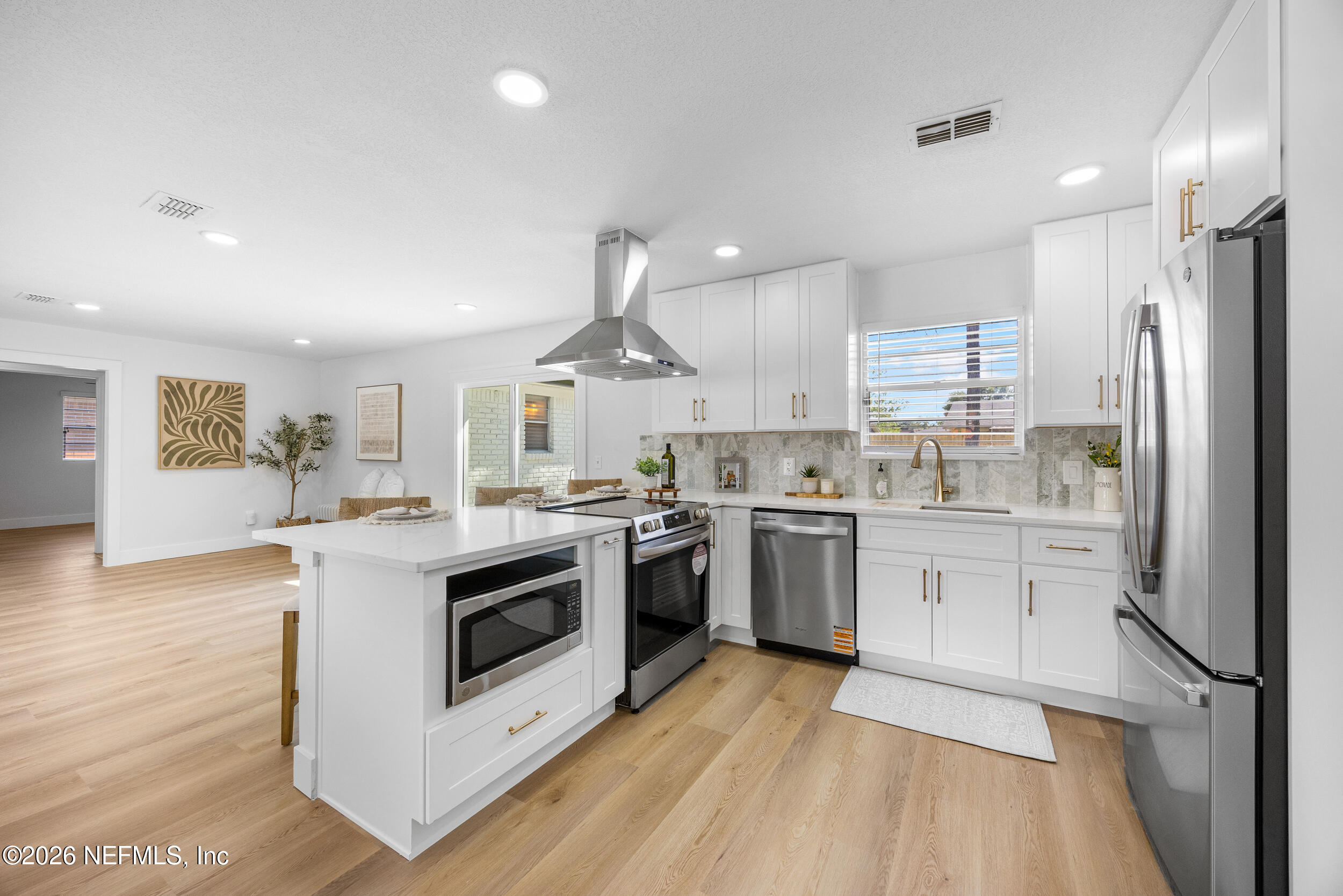 9062 MOORGATE Court