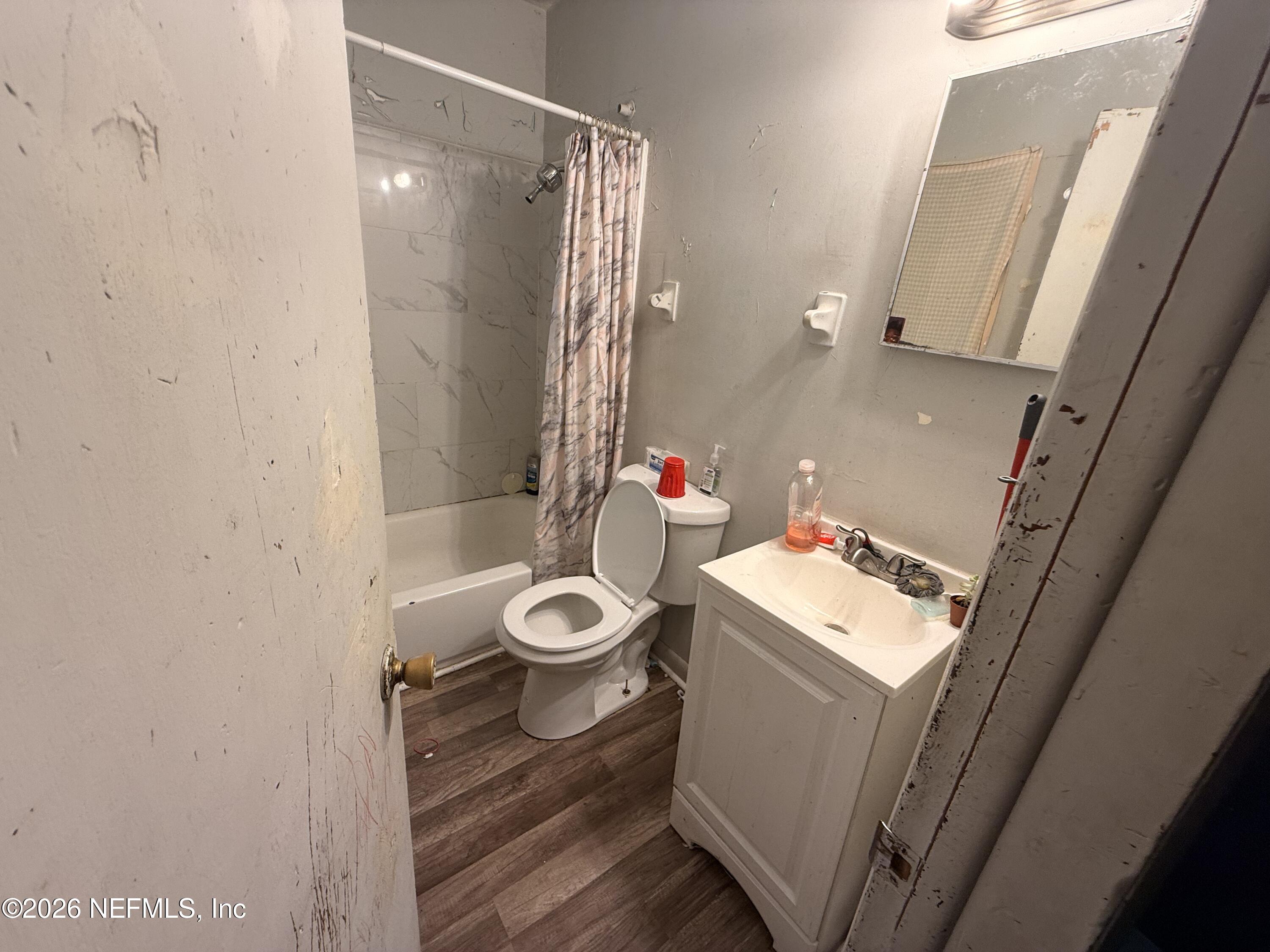 2009 W 17TH Street