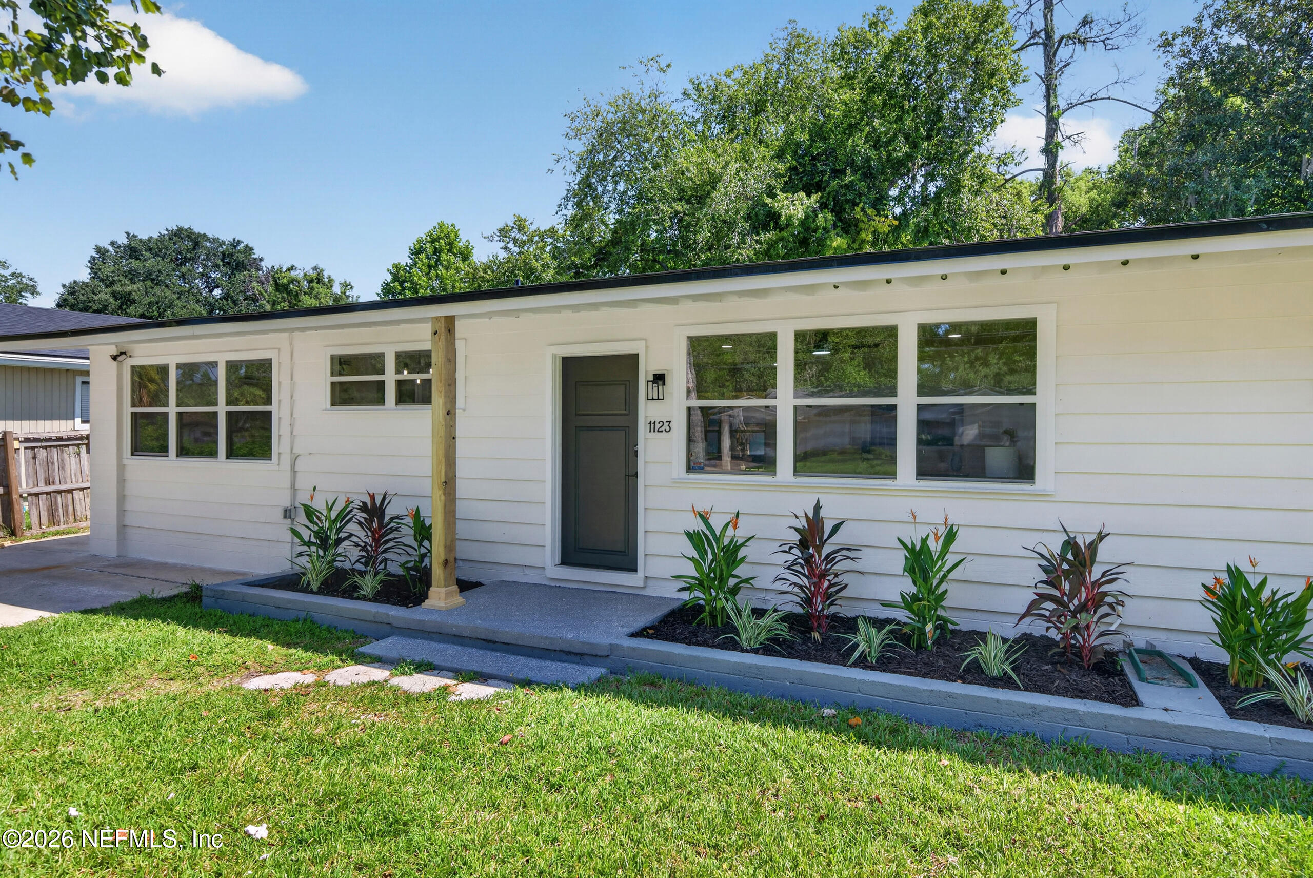 1123 OVINGTON Road S