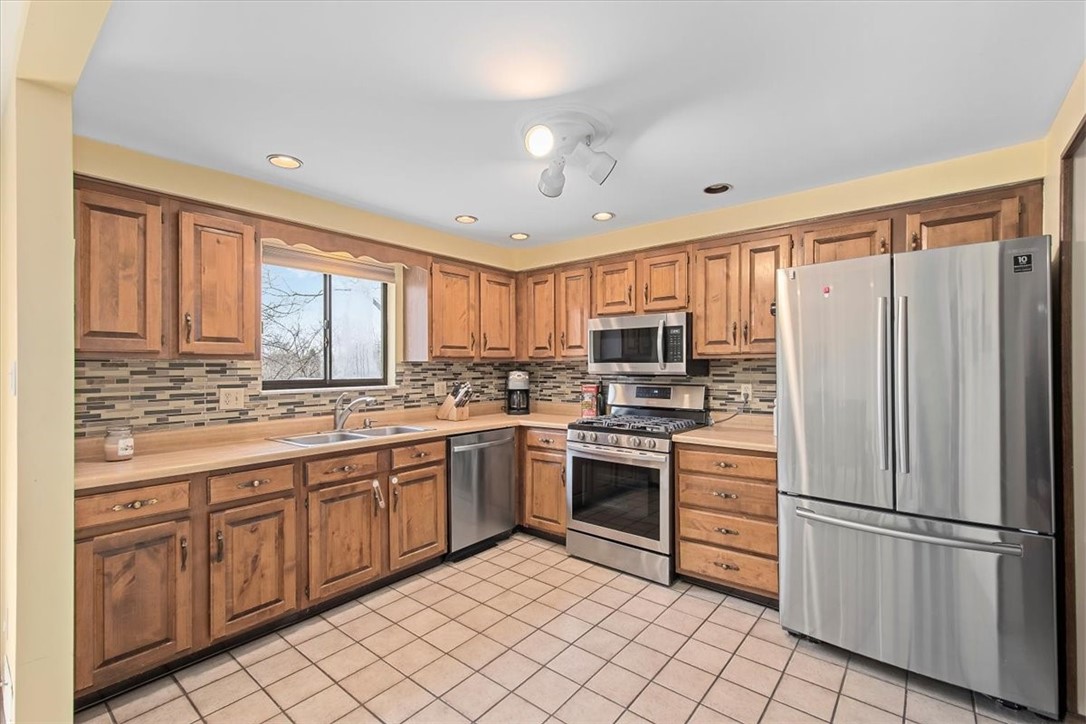 1382 GREAT OAK DRIVE