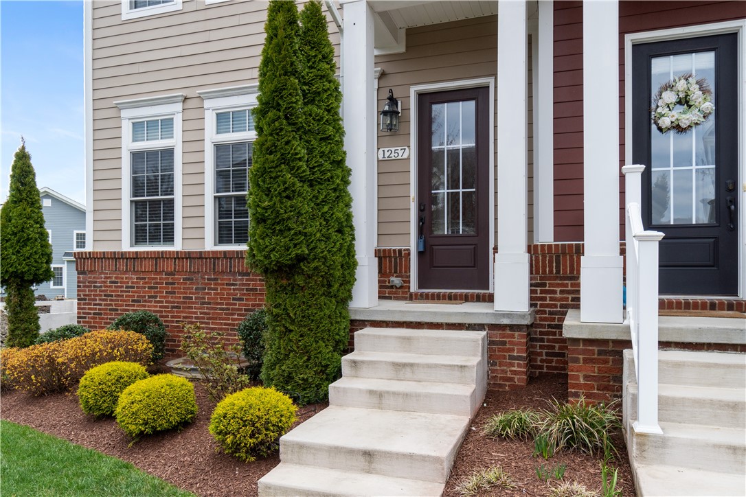 1257 Newbury Highland