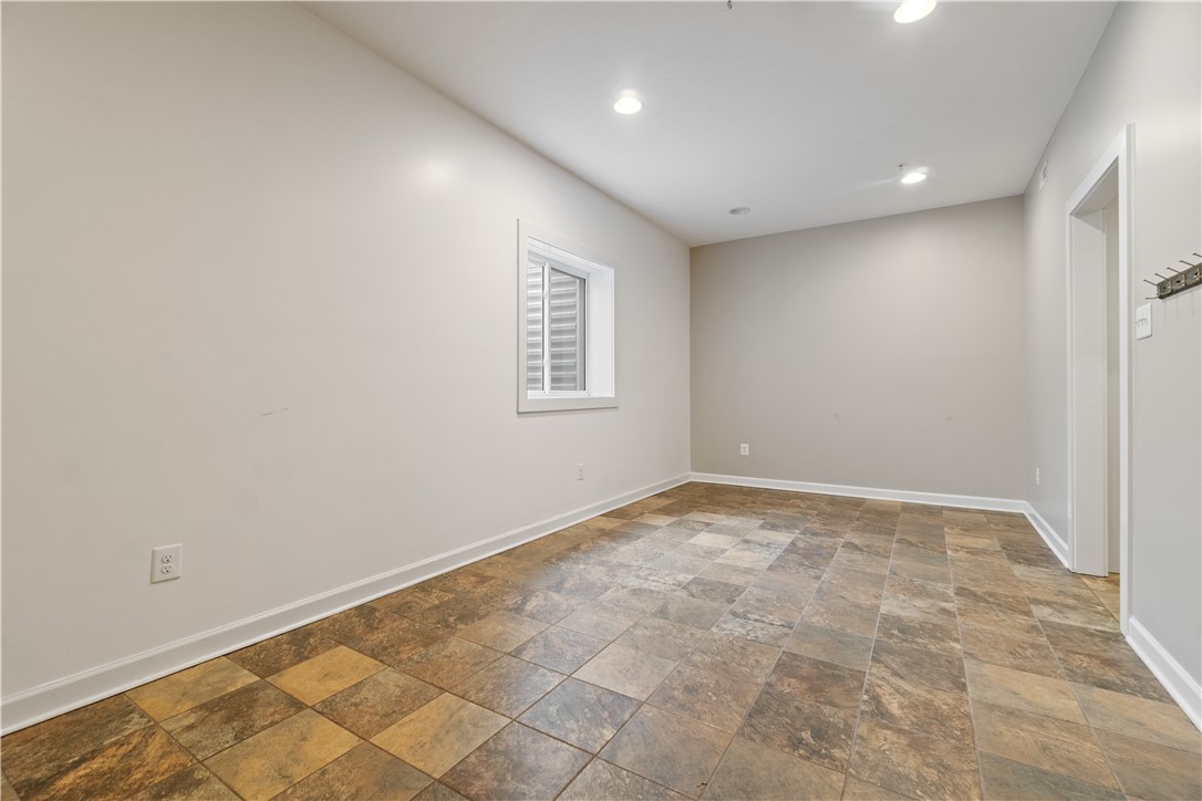 1257 Newbury Highland