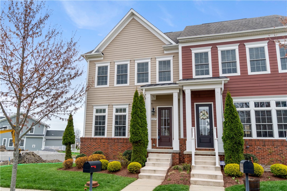 1257 Newbury Highland