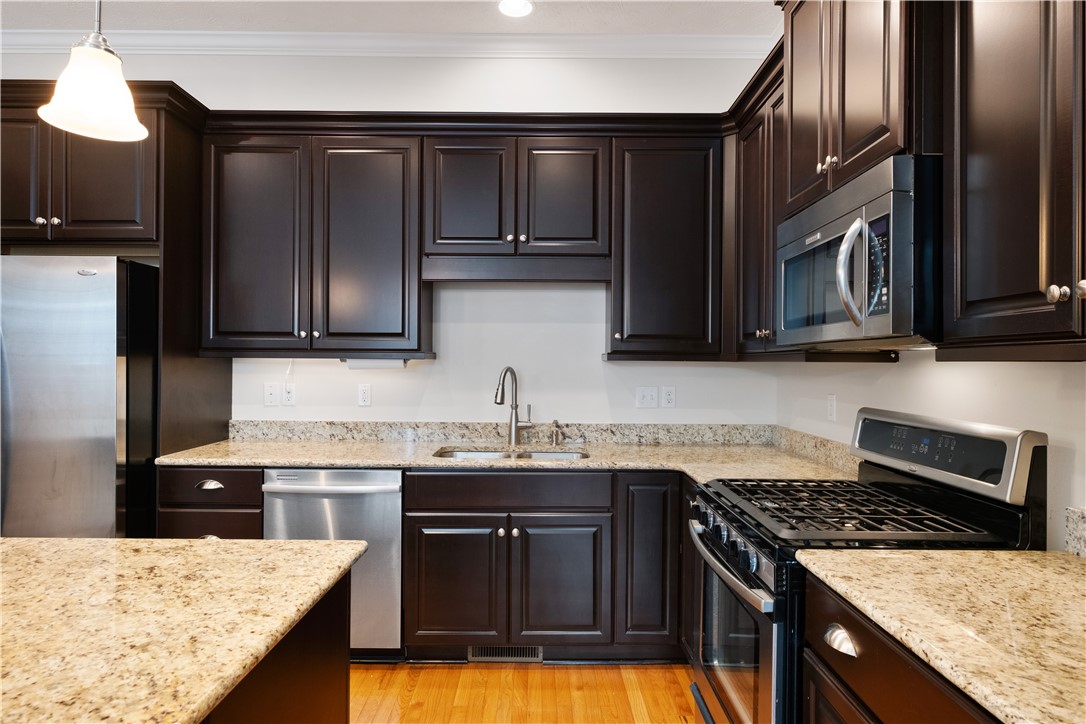 1227 Newbury Highland