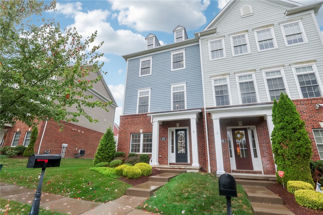 1293 Newbury Highland