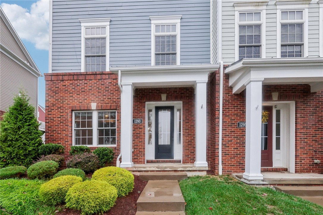 1293 Newbury Highland